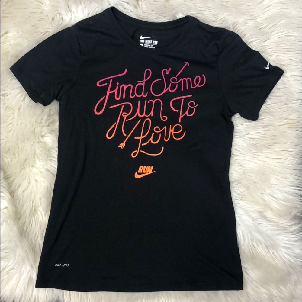 women’s nike tee